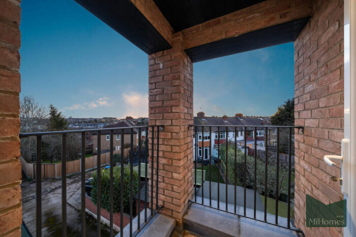 4 Bedroom End Of Terrace House For Sale In Chase Road, London, N14