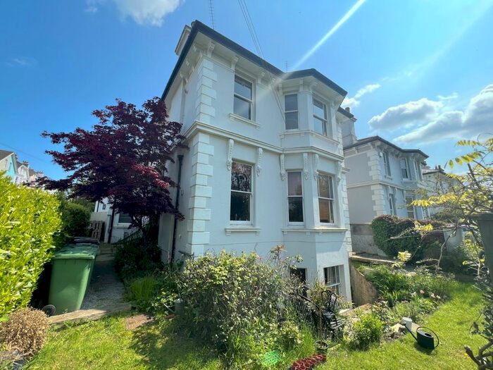 2 Bedroom Flat To Rent In Prospect Road, Tunbridge Wells, TN2