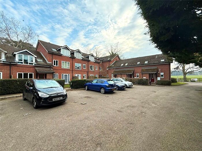 Apartment To Rent In Seymour Court, Crowthorne, Berkshire, RG45
