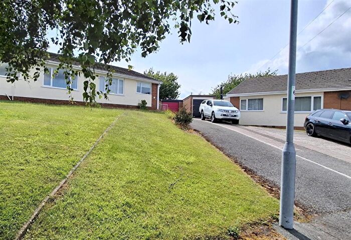 2 Bedroom Semi-Detached Bungalow For Sale In Parc Y Llan, Henllan, LL16