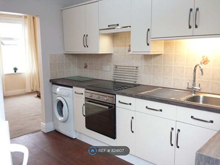 3 Bedroom Flat To Rent In Cornerswell Road, Penarth, CF64