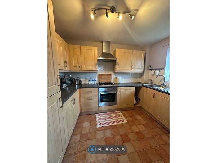 1 Bedroom Flat To Rent In Lansdown Close, Walton On Thames, KT12