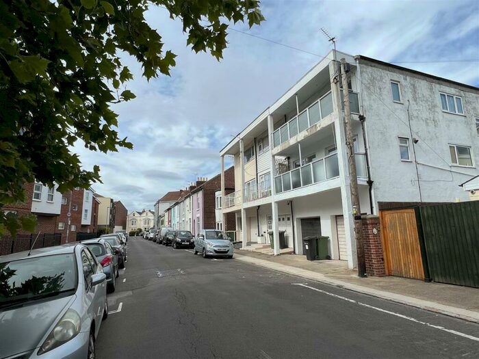 1 Bedroom Flat To Rent In Richmond Road, Southsea, PO5