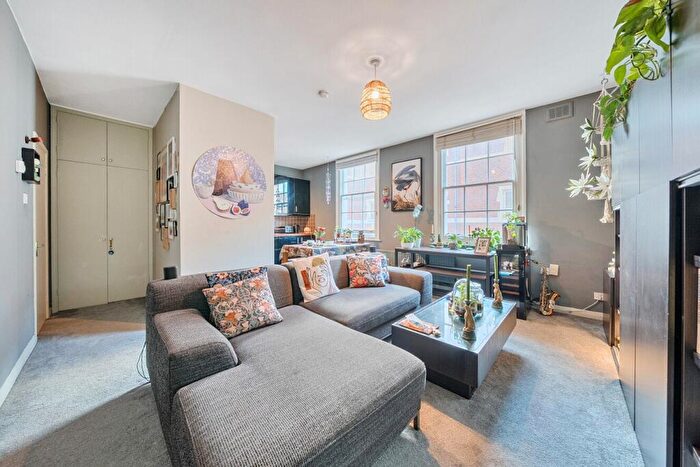 1 Bedroom Flat For Sale In Battersea Square, London, SW11