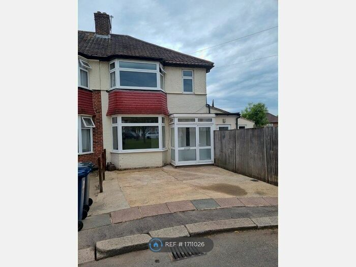 4 Bedroom Semi-Detached House To Rent In Poolsford Road, London, NW9