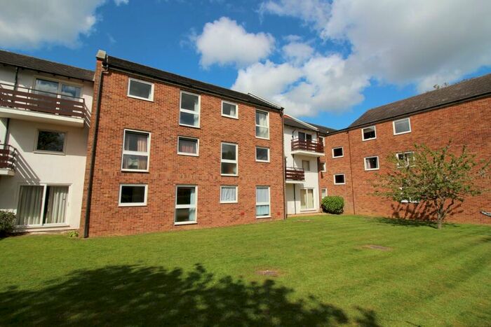 2 Bedroom Apartment To Rent In Malting Mead, Hatfield, AL10