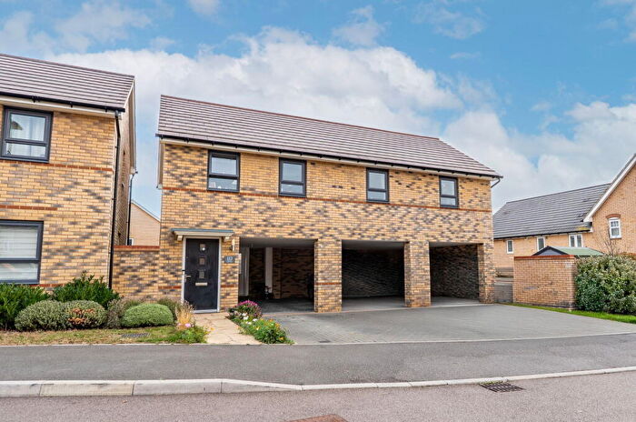 2 Bedroom Coach House For Sale In Tawny Avenue, Wixams, MK42