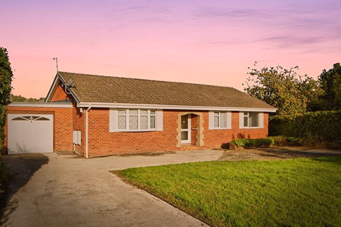 3 Bedroom Detached Bungalow For Sale In Butt Lane, Leeds, LS12