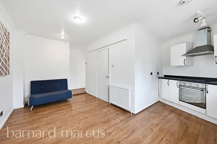 3 Bedroom Flat To Rent In Old Town, Croydon, CR0