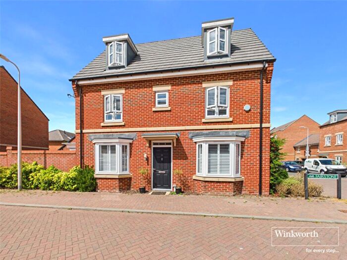 4 Bedroom Detached House For Sale In Fairstone, Newbury, Berkshire, RG14