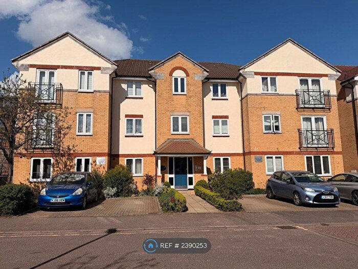 2 Bedroom Flat To Rent In Kensington Court, London, NW7