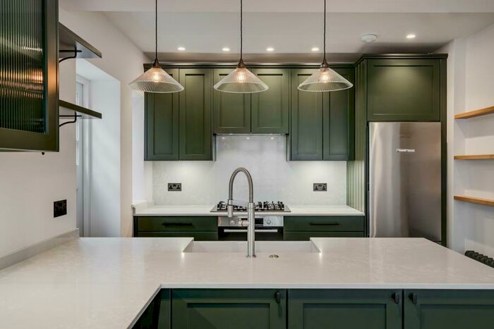 3 Bedroom Terraced House To Rent In Hampstead Way, NW11