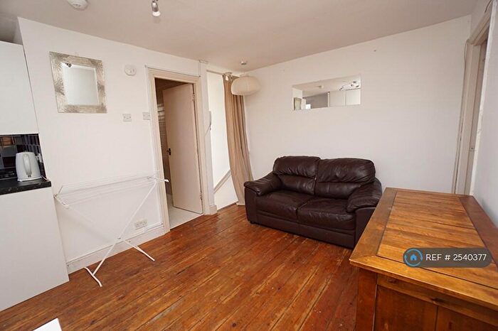2 Bedroom Flat To Rent In Essex Road, London, N1