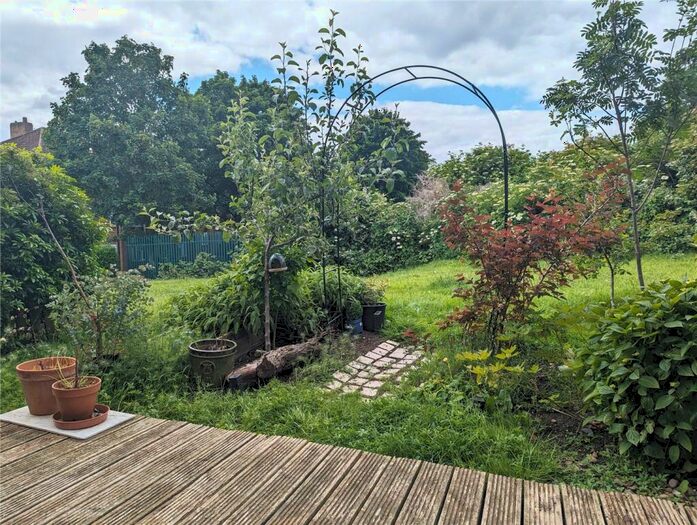 1 Bedroom Apartment For Sale In Basing Way, Finchley, London, N3