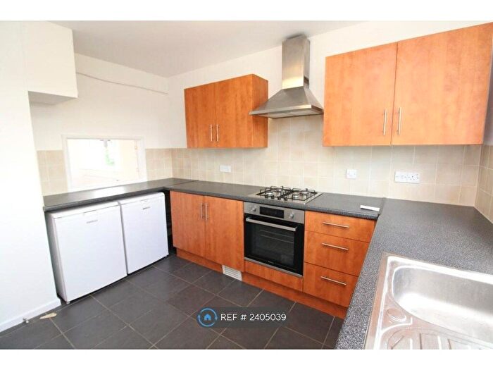 2 Bedroom Flat To Rent In Sackville Crescent, Romford, RM3