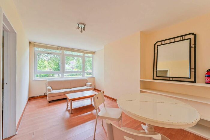 1 Bedroom Flat To Rent In Crownstone Road, Brixton, London, SW2