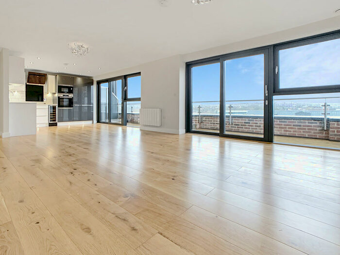 3 Bedroom Penthouse To Rent In Victoria Riverside, Leeds City Centre, LS10