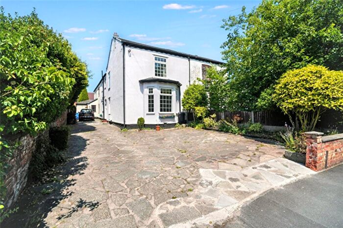 3 Bedroom Semi-Detached House For Sale In Davyhulme Road, Urmston, Manchester, Greater Manchester, M41