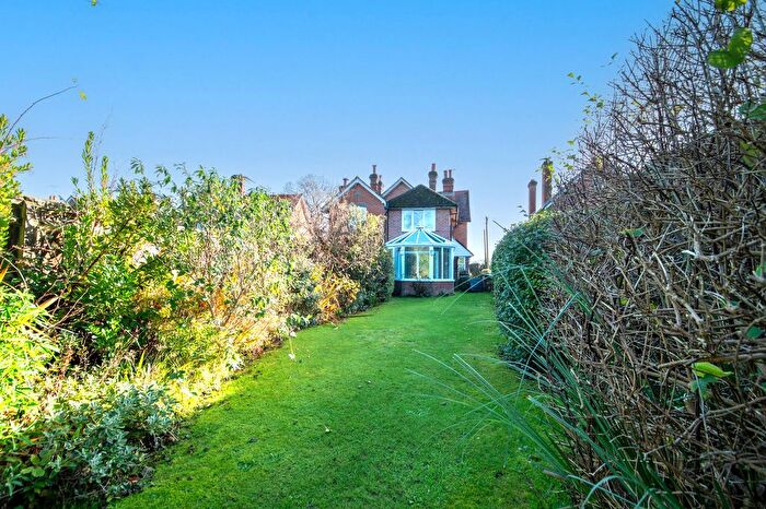 3 Bedroom Semi-Detached House For Sale In Tutts Clump, Reading, RG7