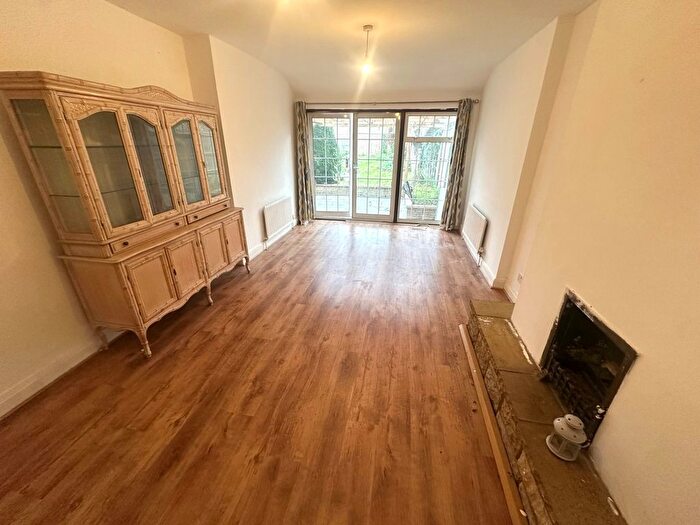 6 Bedroom Semi Detached House To Rent In Lulworth Avenue, Hounslow, TW5