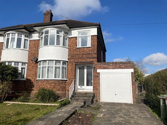 3 Bedroom Semi-Detached House For Sale In Baker Street, Potters Bar, EN6