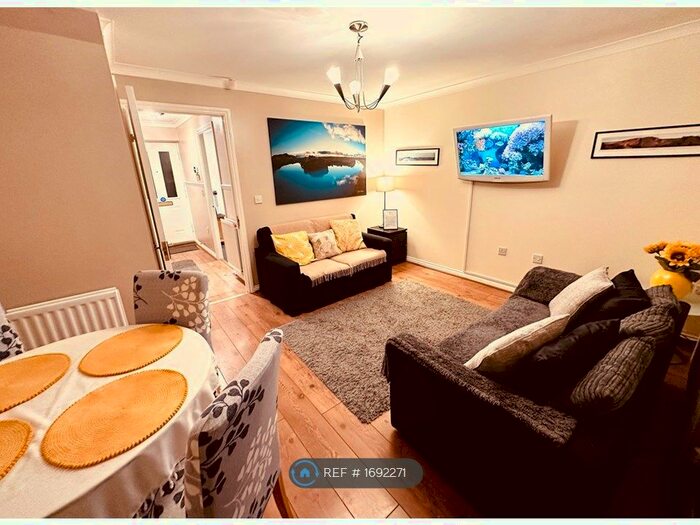 2 Bedroom Terraced House To Rent In Tavistock Park, Leeds, LS12