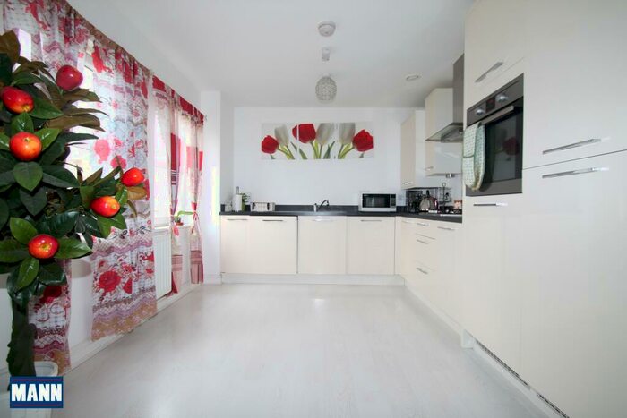 2 Bedroom Flat To Rent In Crystal Court, Rainbow Road, Erith., DA8