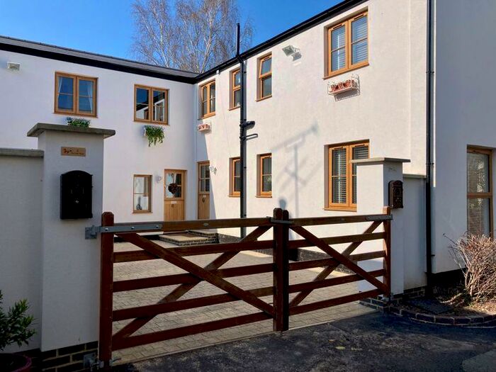 2 Bedroom Town House To Rent In Parabola Close, Cheltenham, GL50