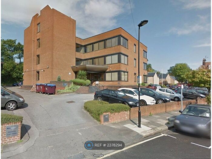 1 Bedroom Flat To Rent In Steeplemount House, Enfield, EN2