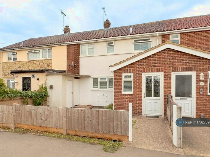 3 Bedroom Terraced House To Rent In Pine Close, Canvey Island, SS8