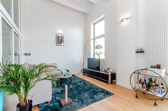 2 Bedroom Flat For Sale In Peterborough Road, Parsons Green, London, SW6