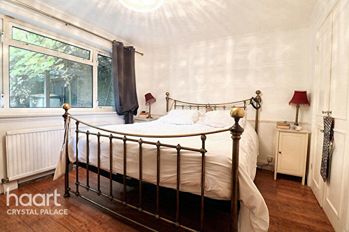 2 Bedroom Flat For Sale In Ellery Road, London, SE19