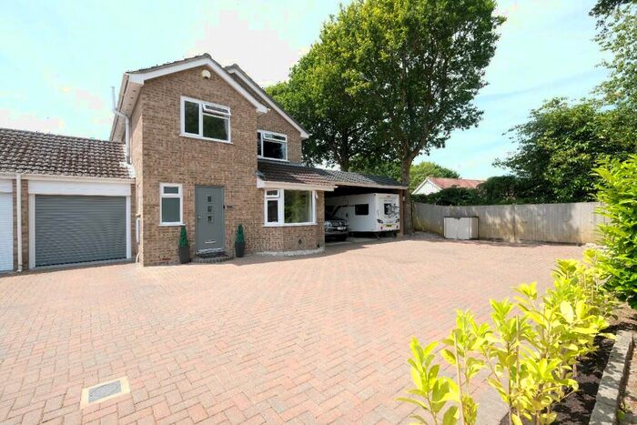 4 Bedroom Link Detached House For Sale In Kestrel Close, Marchwood, Southampton, SO40
