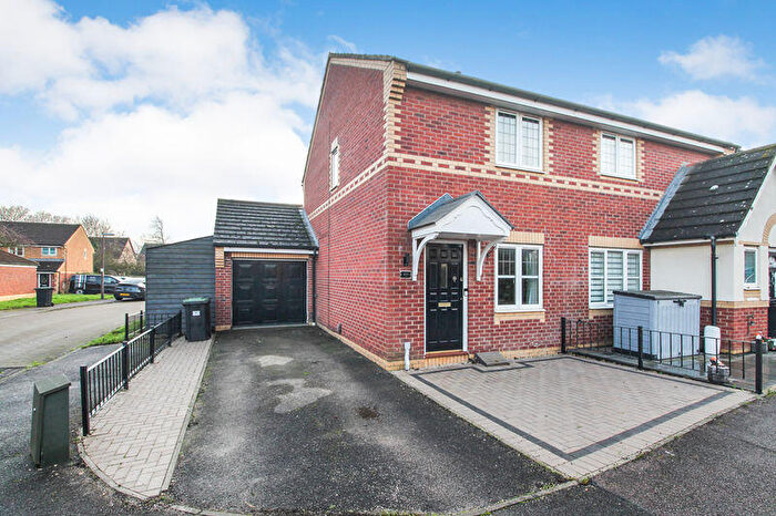 2 Bedroom Semi Detached House For Sale In Weavers Green, Sandy, SG19