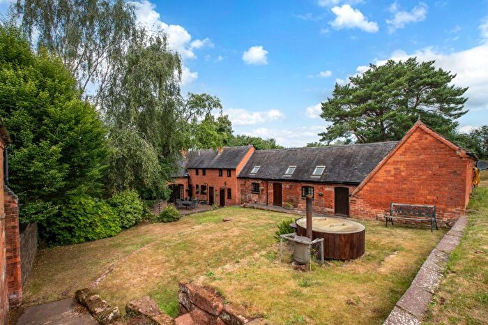 4 Bedroom Barn Conversion For Sale In Valley Road, Bournheath, Bromsgrove, Worcestershire, B61