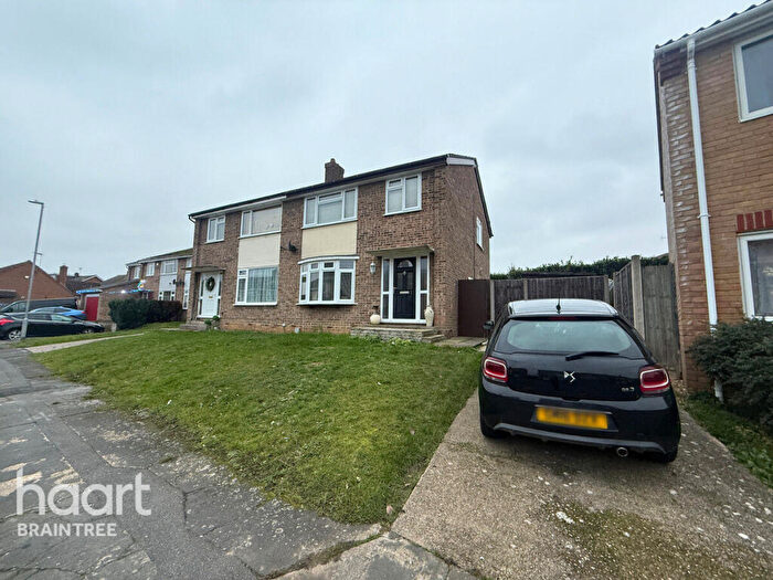 3 Bedroom Semi Detached House For Sale In Worcester Close, Braintree, CM7