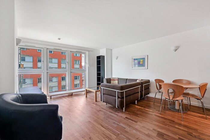 1 Bedroom Apartment To Rent In New Providence Wharf, Fairmont Avenue, London, E14