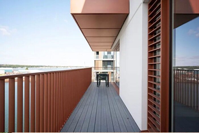 3 Bedroom Flat To Rent In Chatham, Kent, ME4