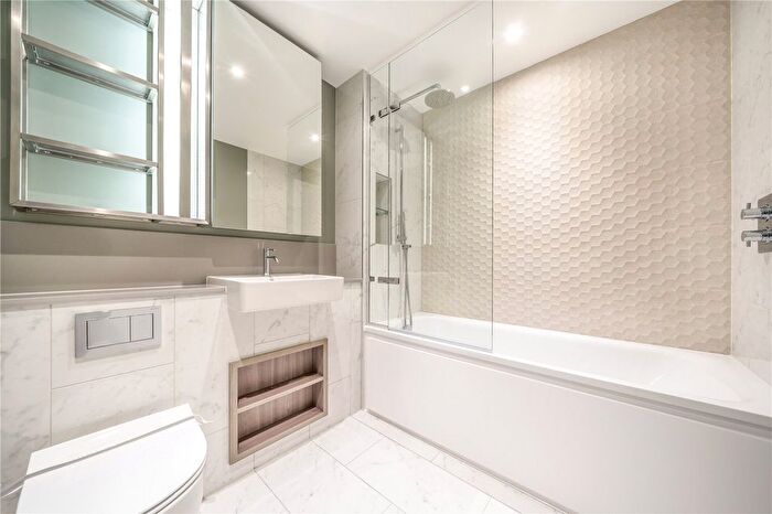 2 Bedroom Flat To Rent In Astell Road, London, SE3