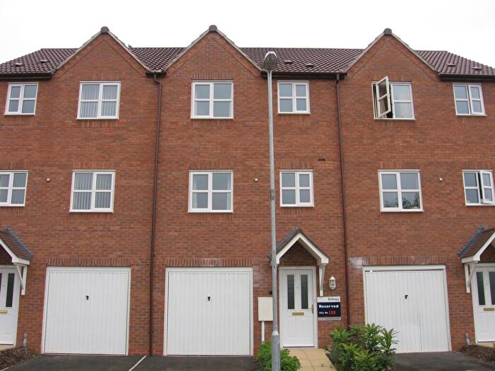 4 Bedroom Town House For Sale In Stonebow Close, Loughborough, LE11