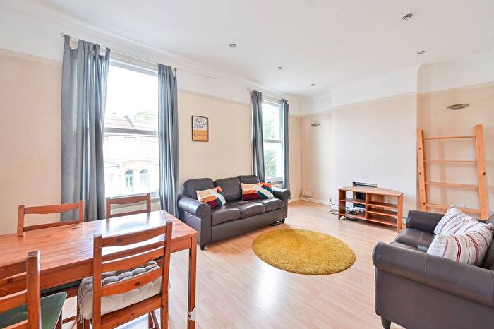 3 Bedroom Flat To Rent In Drakefell Road, Nunhead, London, SE4