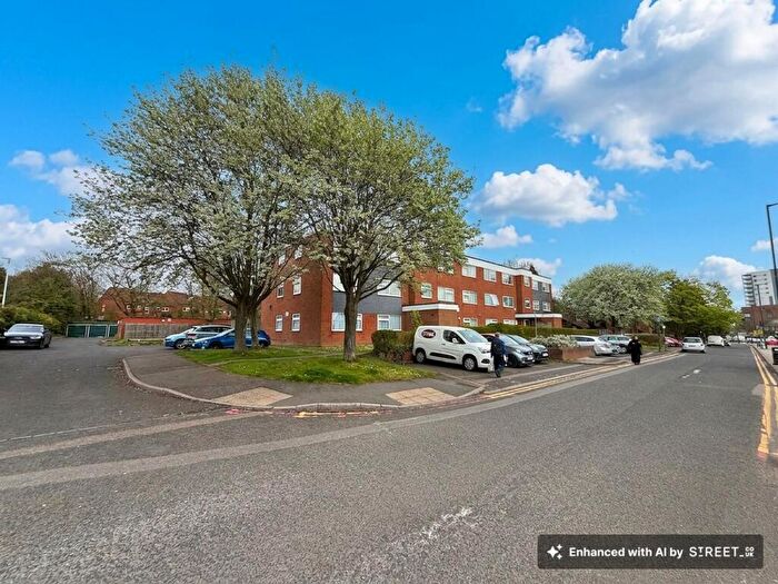 2 Bedroom Flat For Sale In Sylvan Grove, Shirley, B90