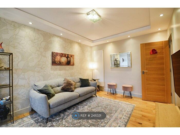 4 Bedroom Flat To Rent In Pennine Drive, London, NW2