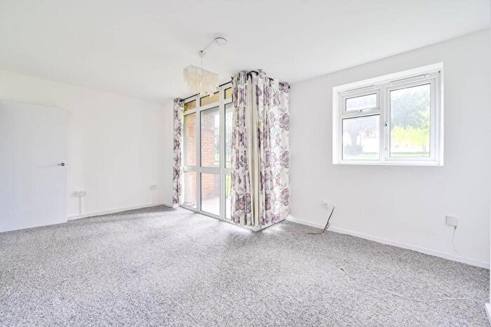 3 Bedroom Flat To Rent In Crescent Wood Road, Sydenham, London, SE26