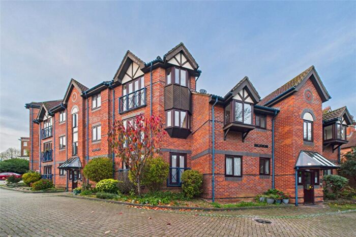 2 Bedroom Property For Sale In Talbot Court, Reading, Berkshire, RG1