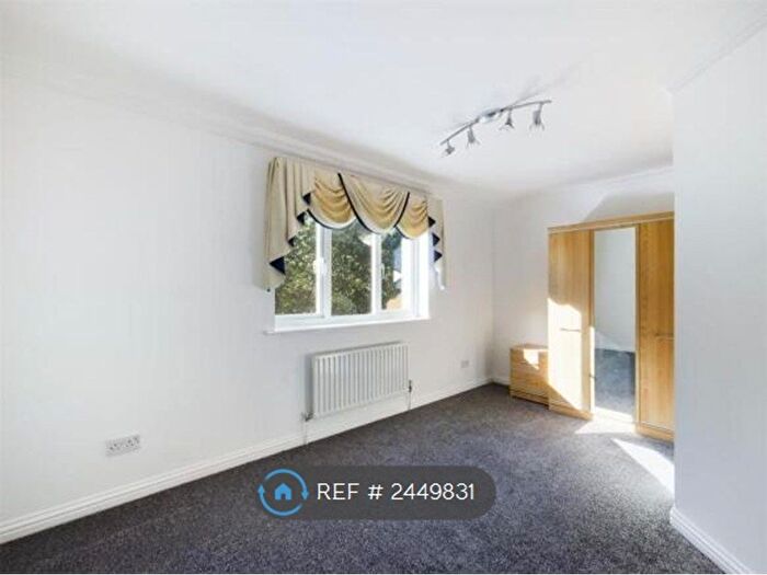 4 Bedroom Terraced House To Rent In Beverley Mews, Crawley, RH10