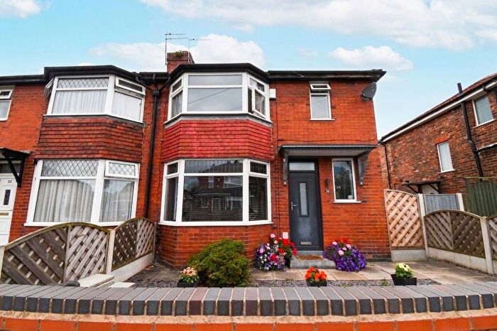 3 Bedroom Semi-Detached House For Sale In Edison Road, Eccles, M30