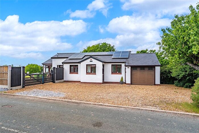 2 Bedroom Bungalow For Sale In Wheat Leasows, Telford, Shropshire, TF6