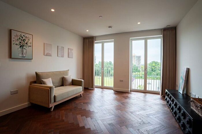 2 Bedroom Flat To Rent In Ribbon Lane, London, NW2