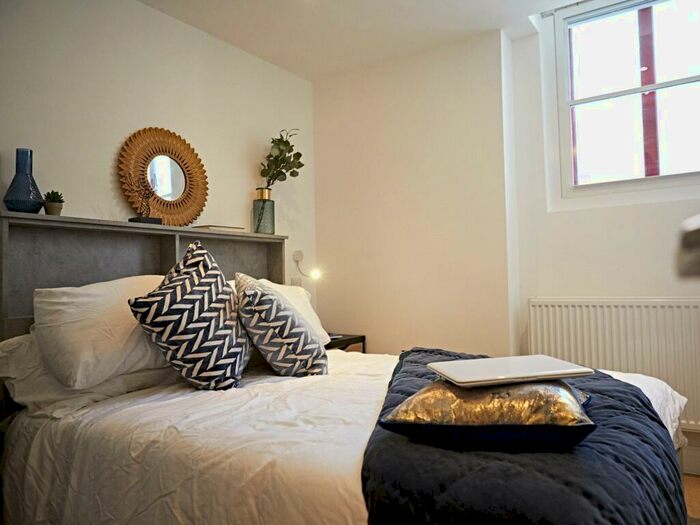 Apartment To Rent In Apt, The Headrow #, LS1